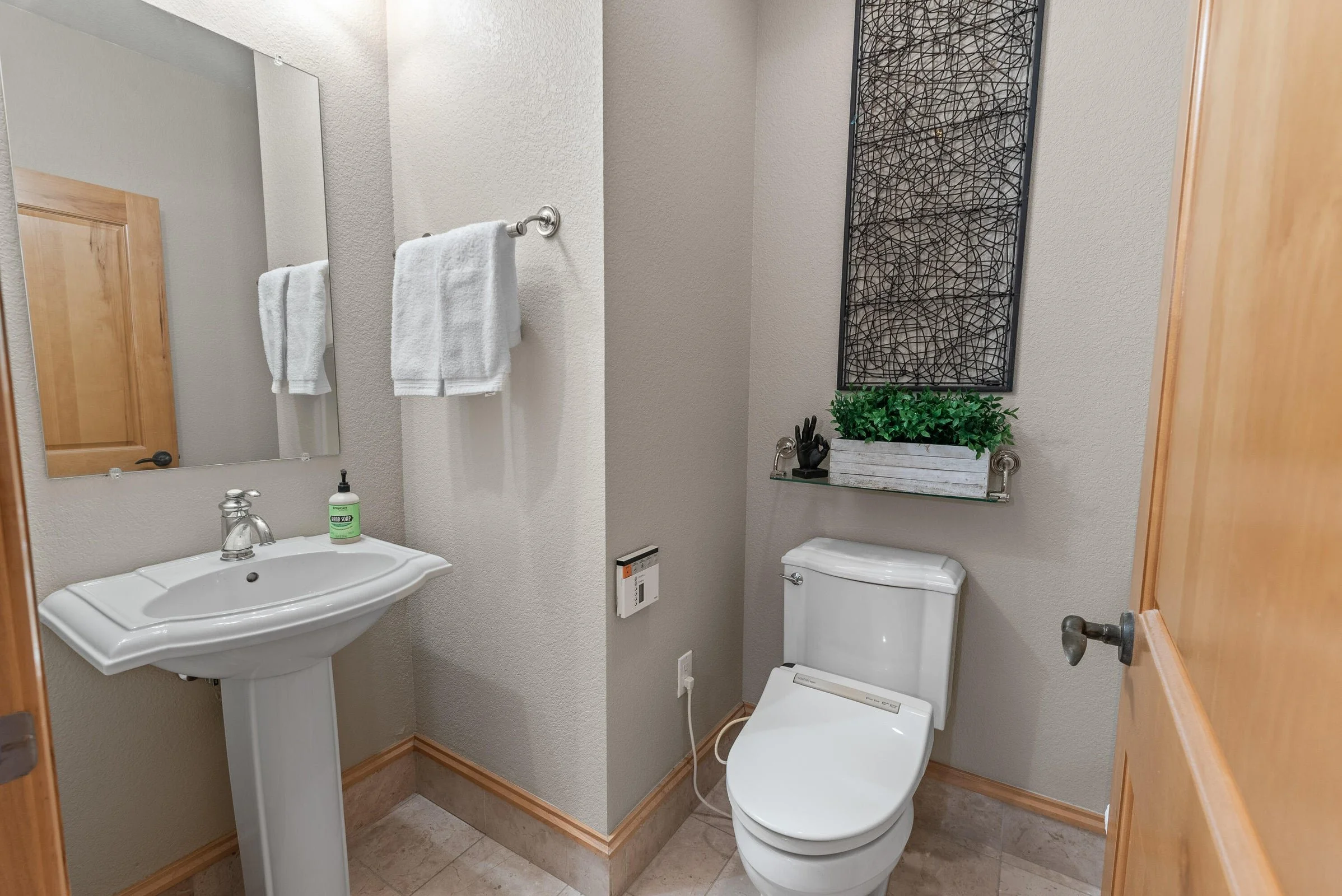 Water Closet Rm w/Sink &amp; Bidet