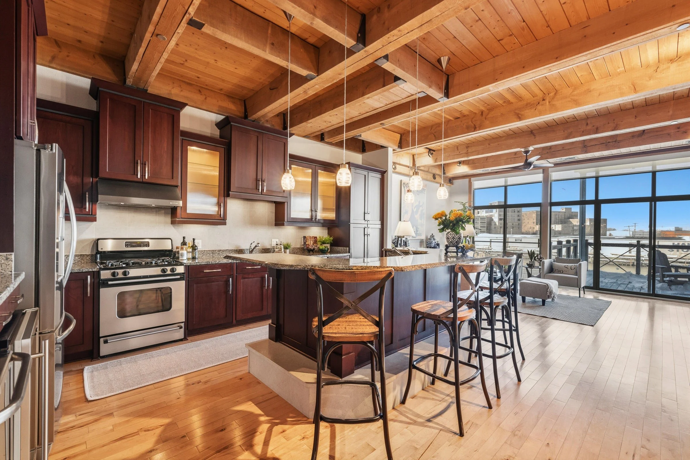 Perfect Layout for Entertaining!