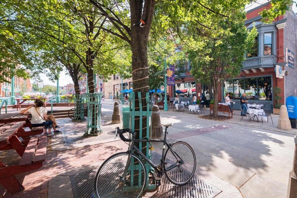 Stroll The Boulevard