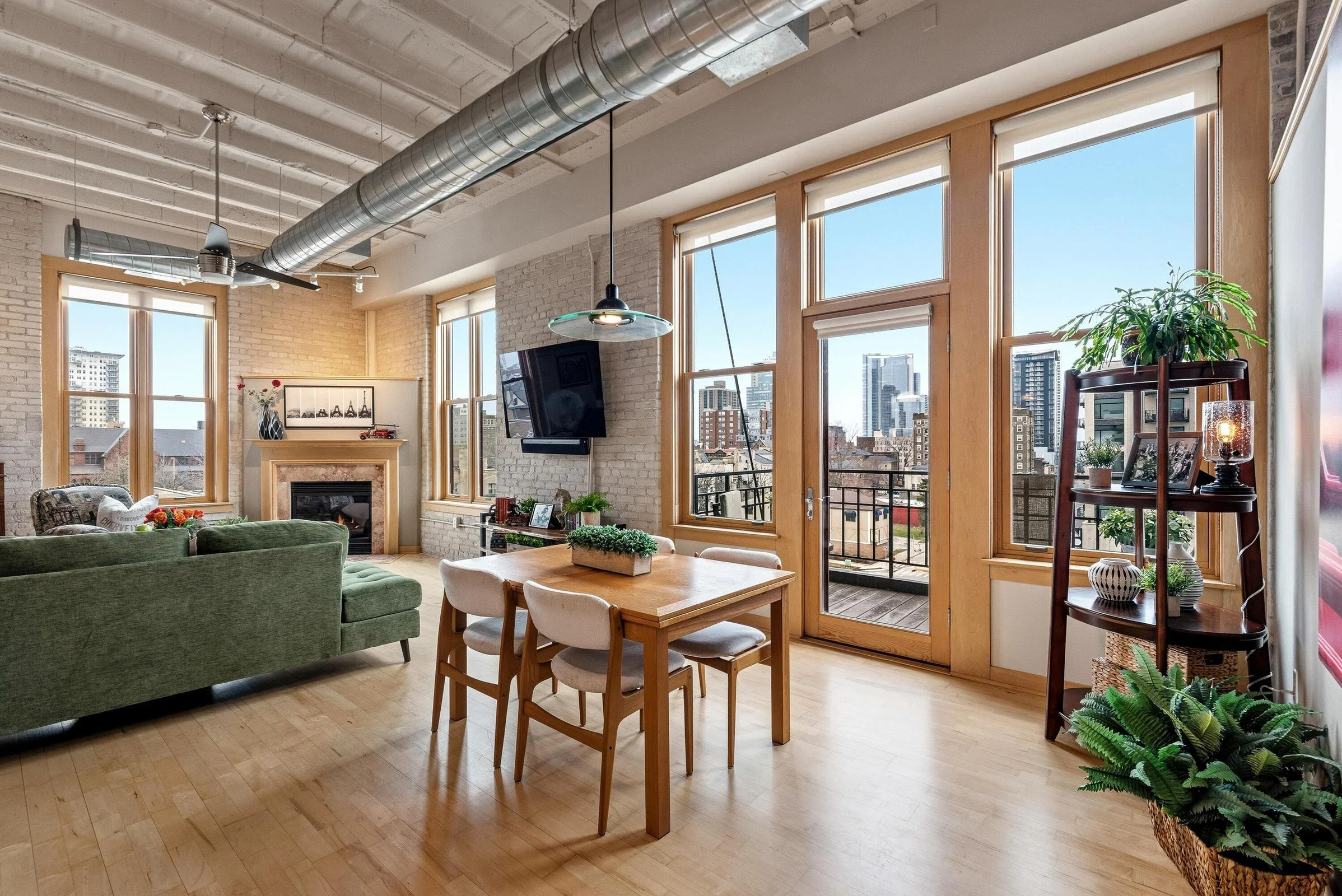 Brilliant South/East Corner Unit