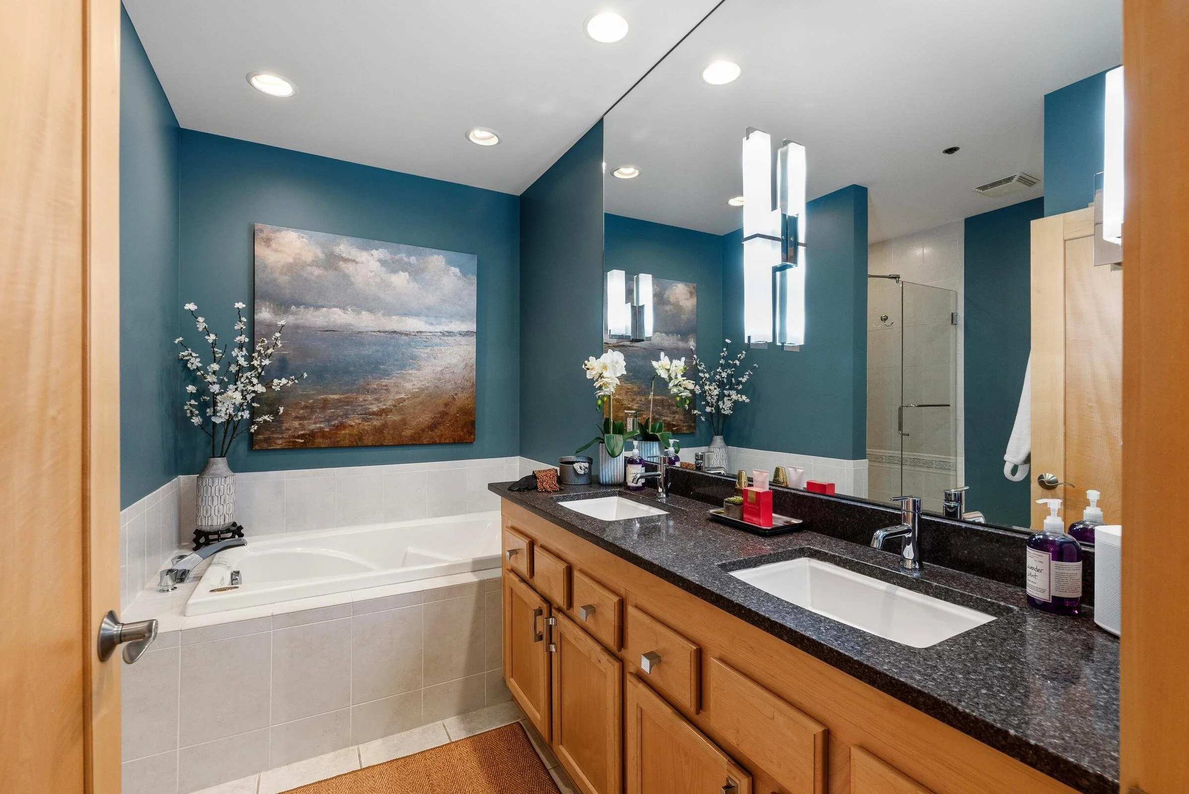 Primary Bath w/ Granite Counters