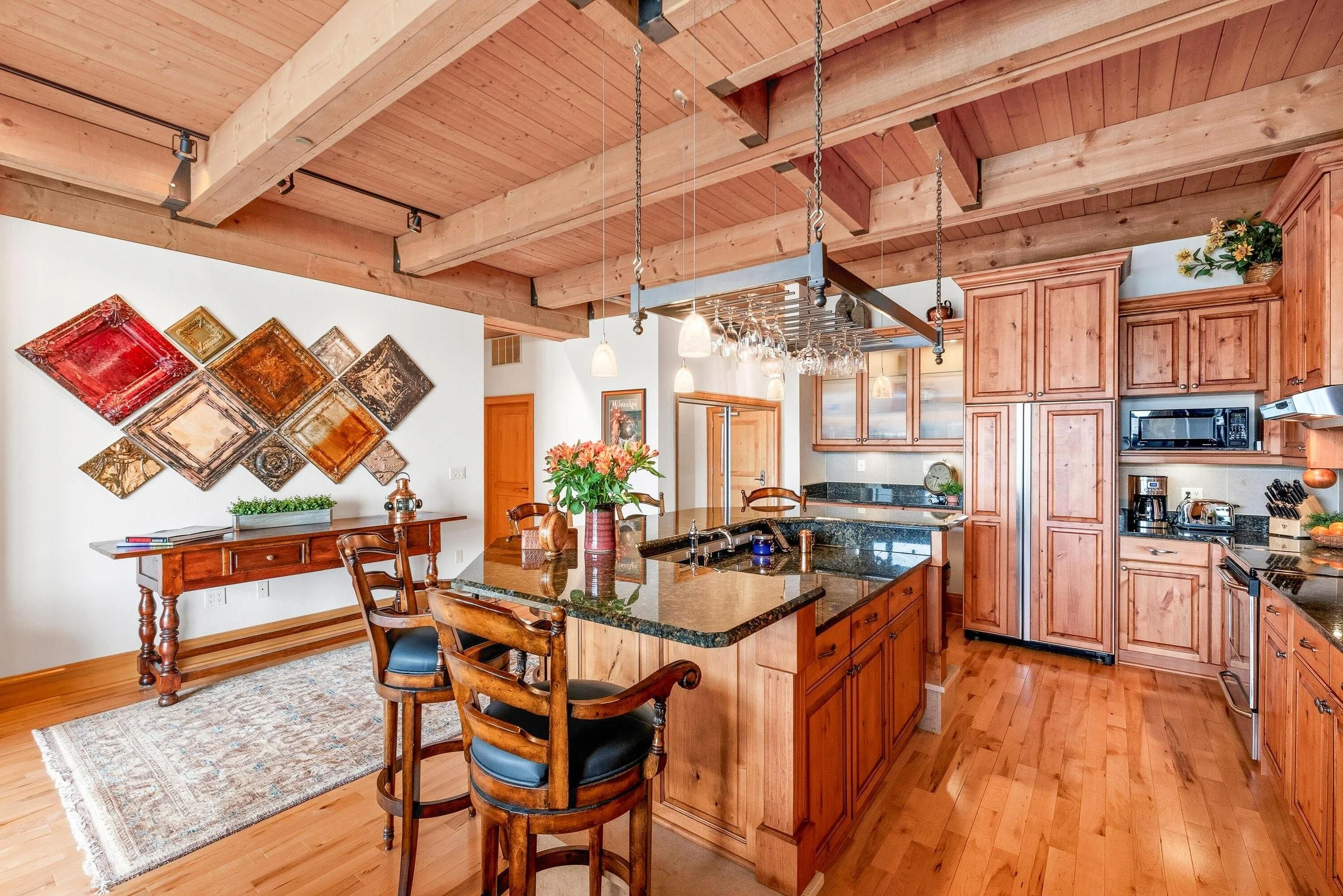 Island w/ Sink &amp; Seating for 6!