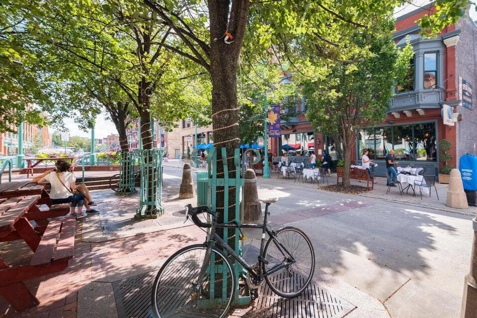 Stroll The Boulevard