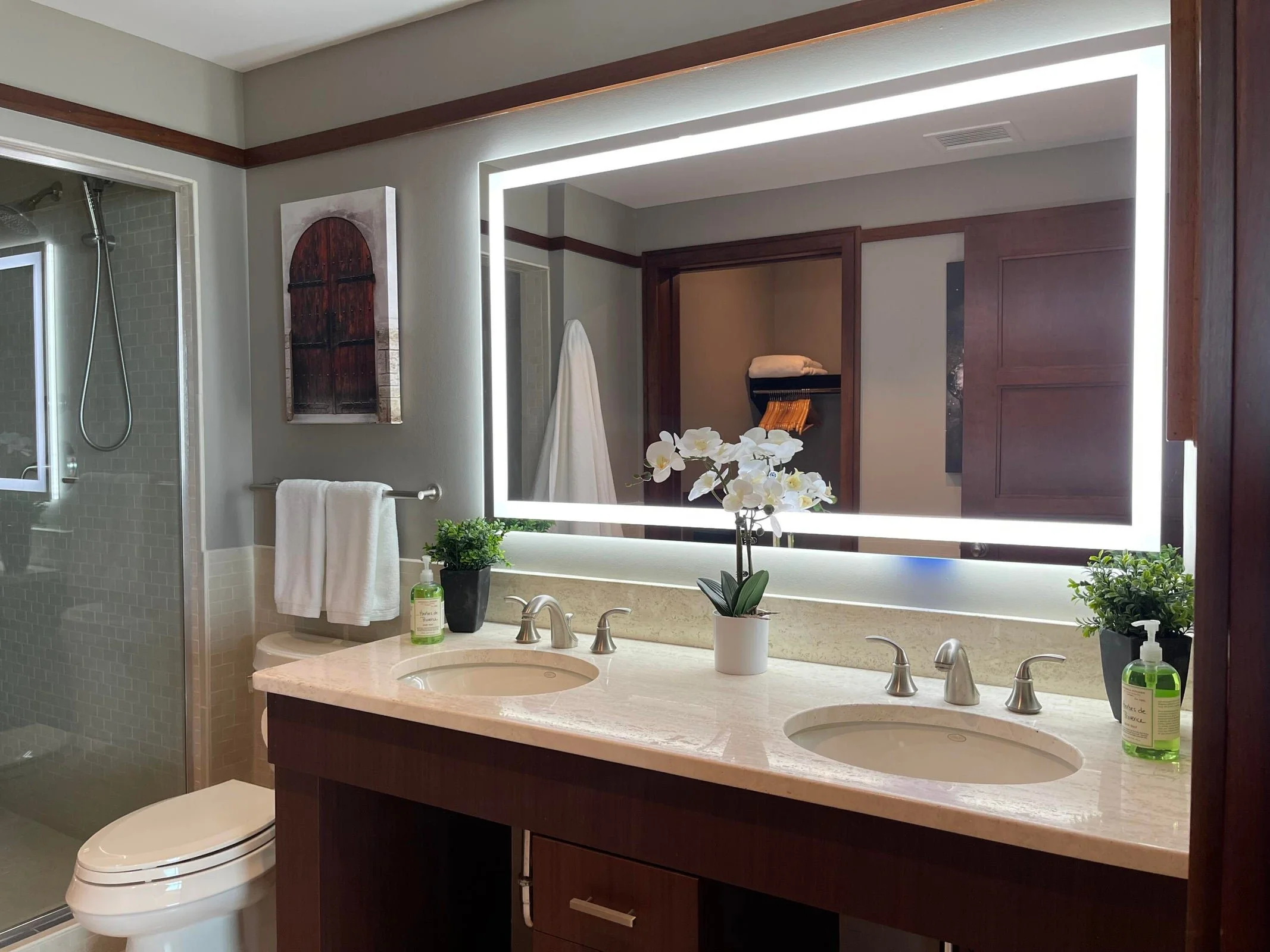 Main Level Full Bath with Shower