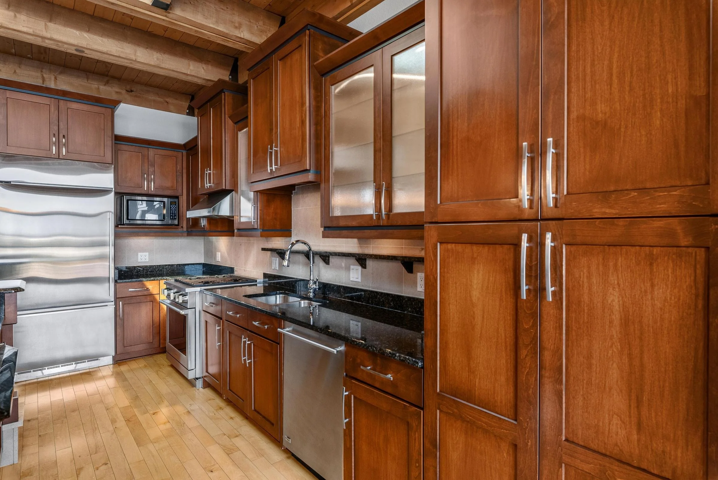 Upgraded Kitchen w/ Cabernet Cabinetry