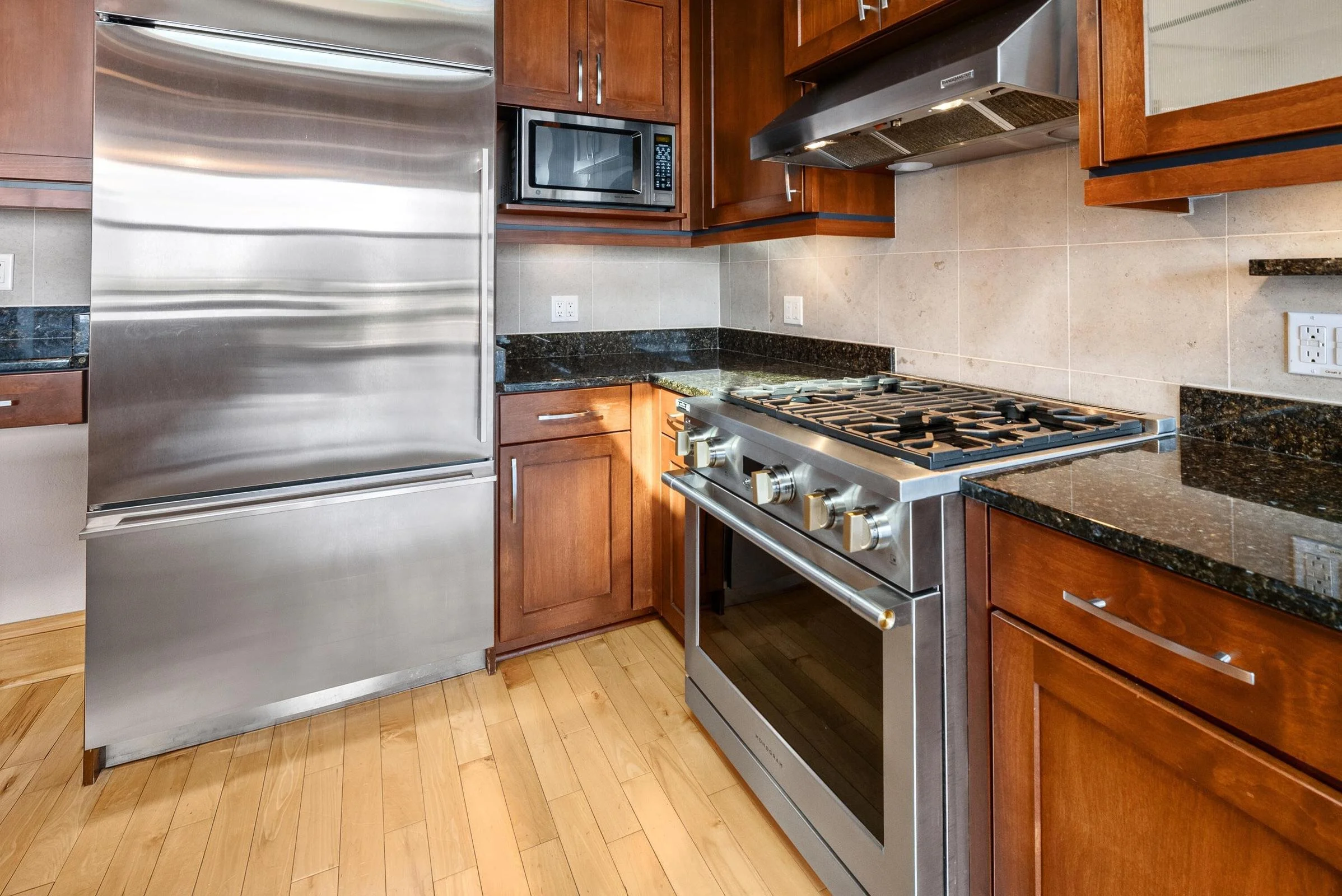 Upgraded Stainless Steel Appliances