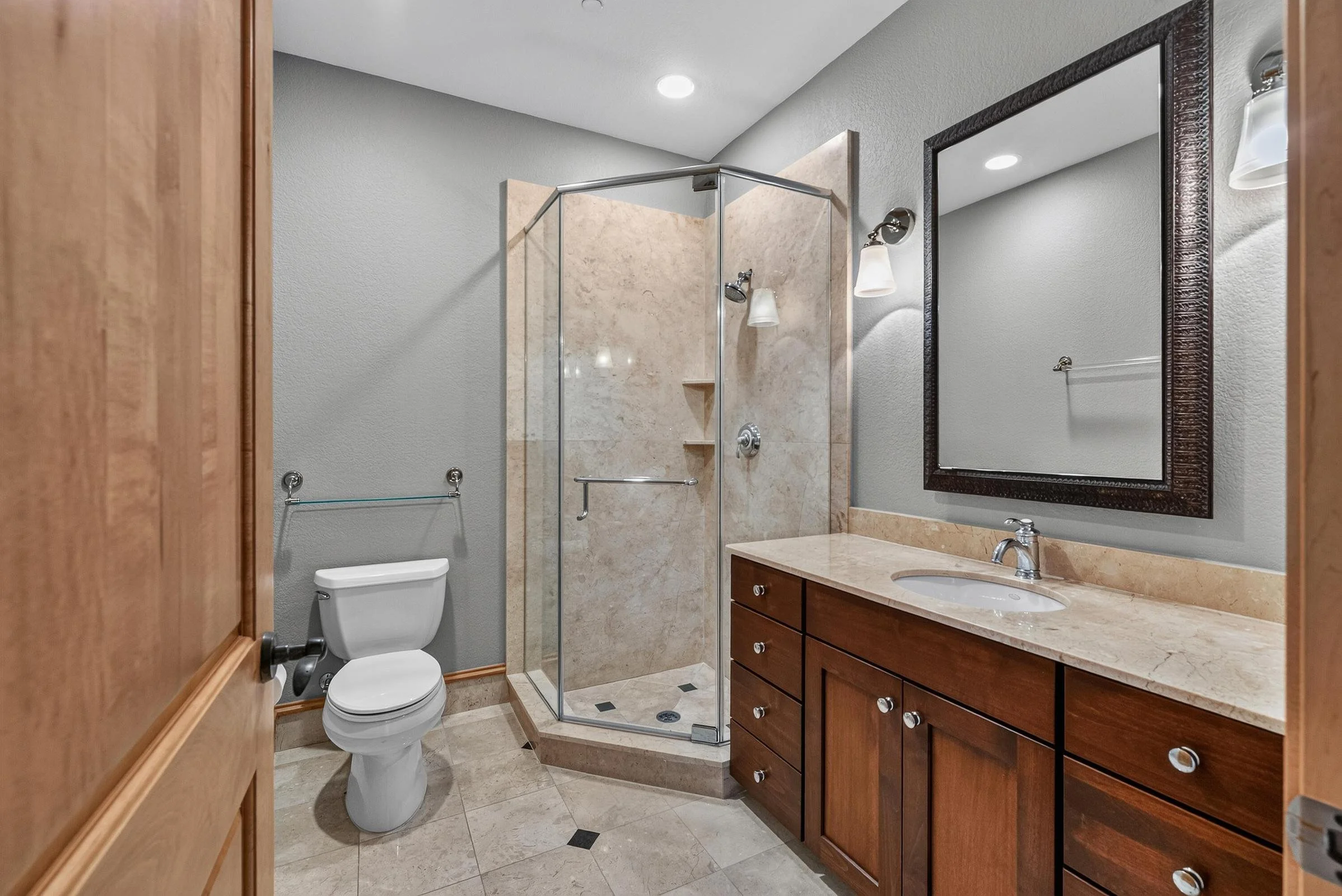 Guest Bath w/ Neo-Angle Shower