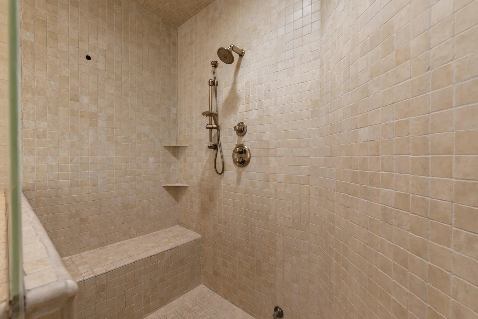 Multiple Shower Heads w/ Steam!