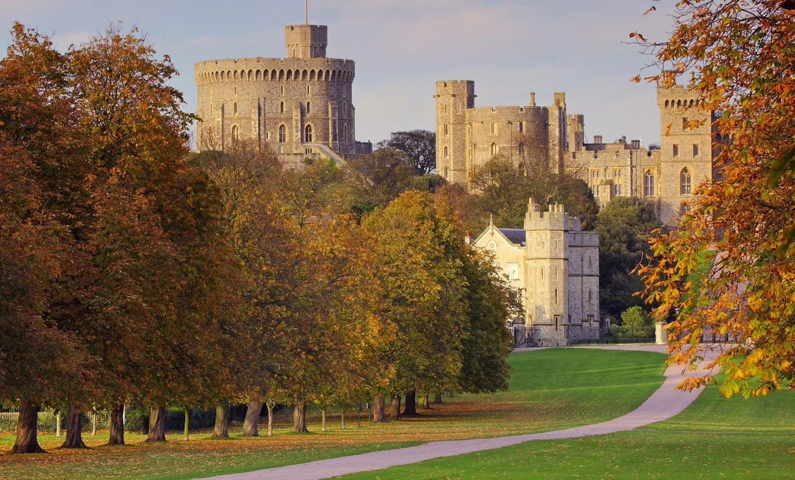 the_long_walk_in_autumn__windsor_castle.jpg