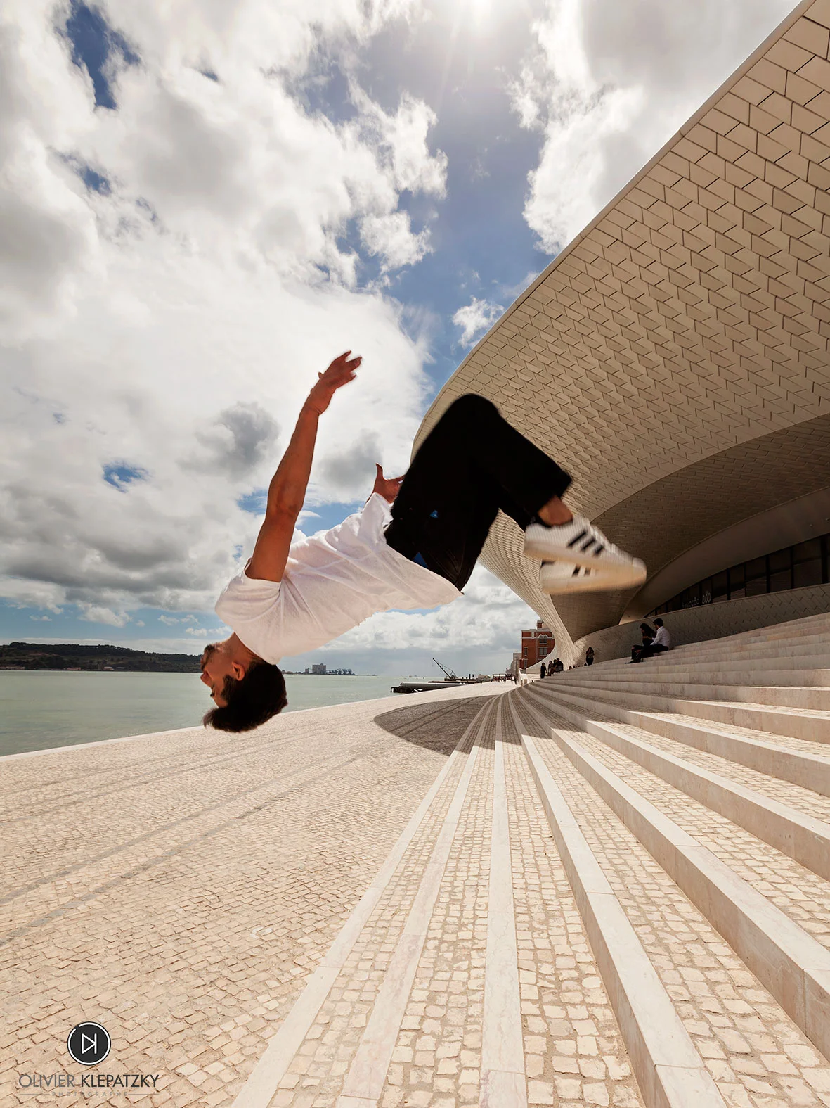 Cifrao-BackFlip.jpg