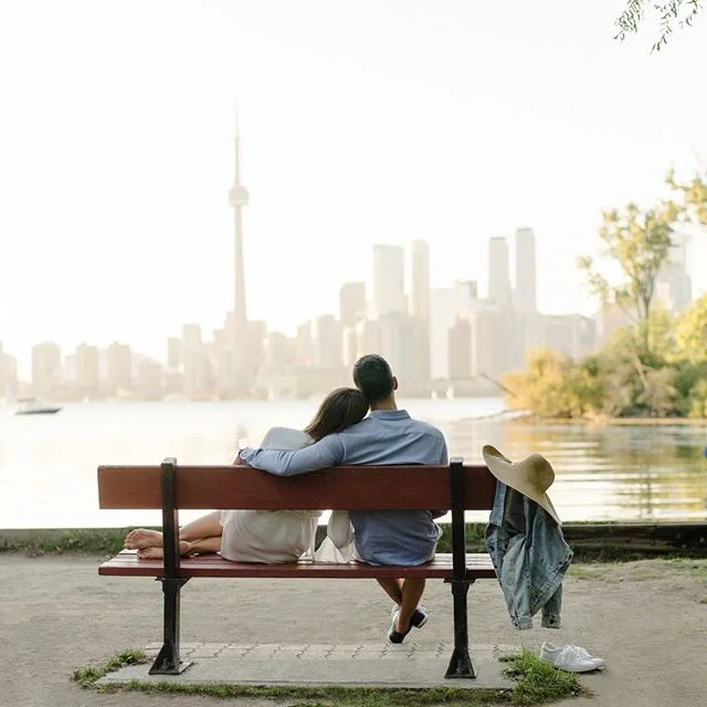 Missing Toronto summer days right about now 💫
.
.
.
#toronto #torontolife #toronto_insta #torontophoto #blogto #torontoweddingphotographer #torontoengagement #torontoengagementphotography #torontoengagementphotographer