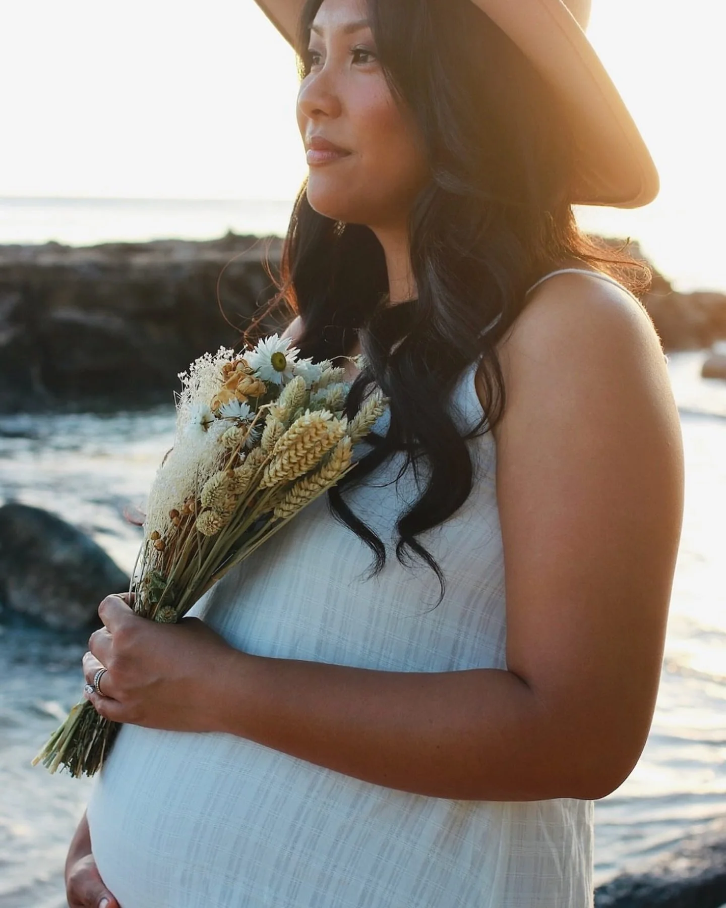 🤍 beautiful mama to be @growing.withgabz 🤍 
h+m: @cjsiepka