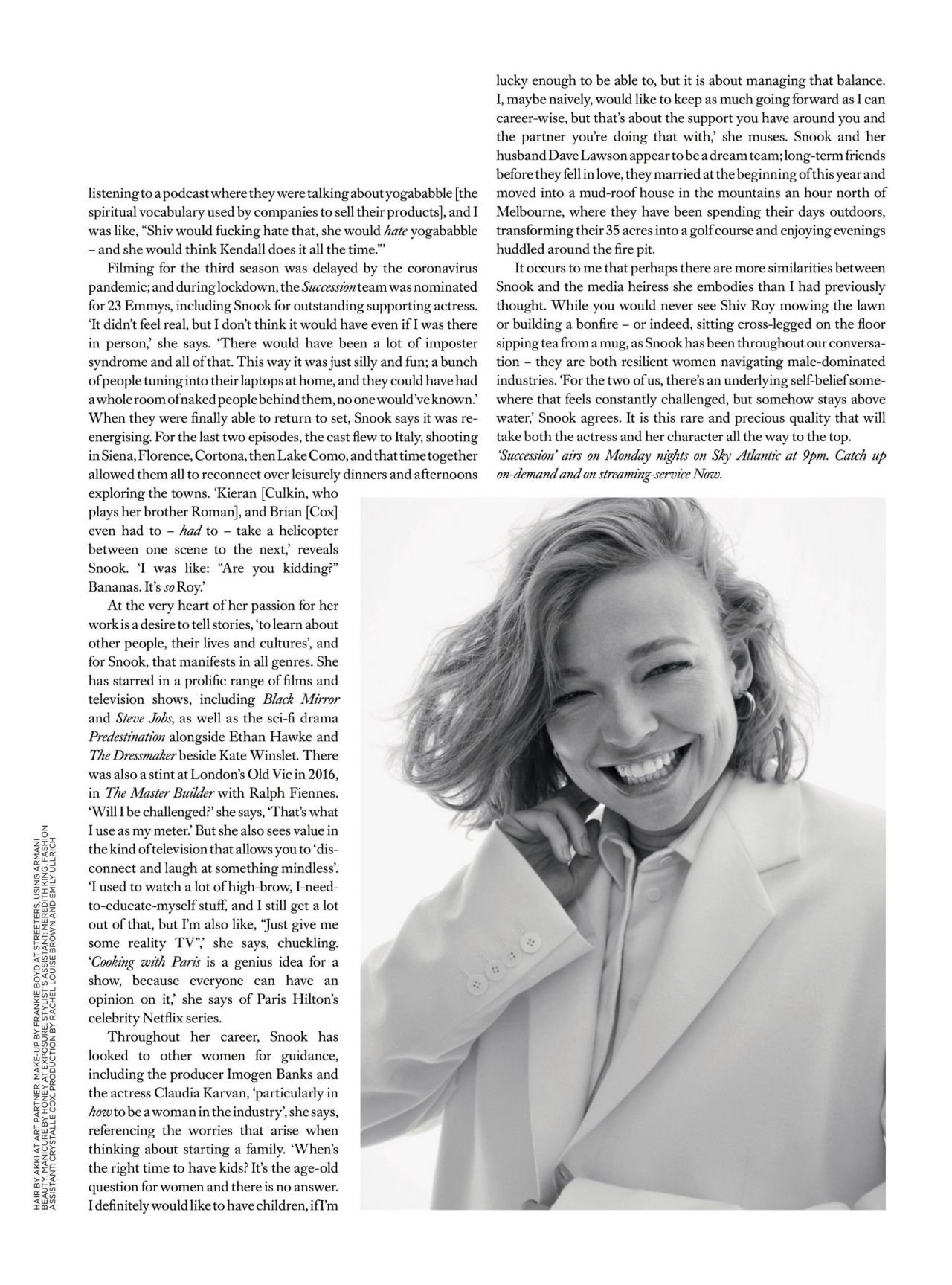 sarah-snook-harper-s-bazaar-uk-december-2021-january-2022-issue-3.jpg