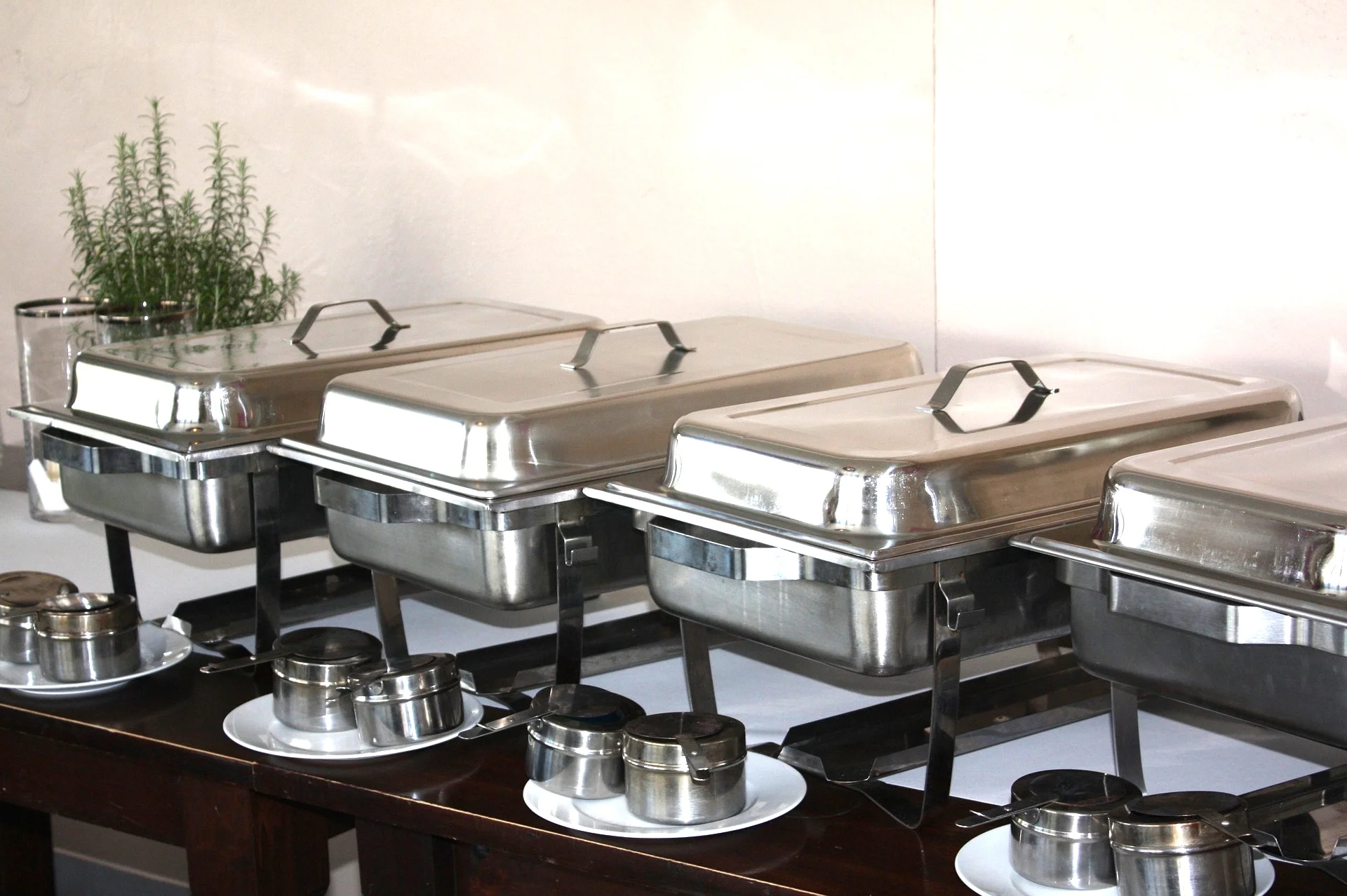 warming-trays-1148240_1920.jpg