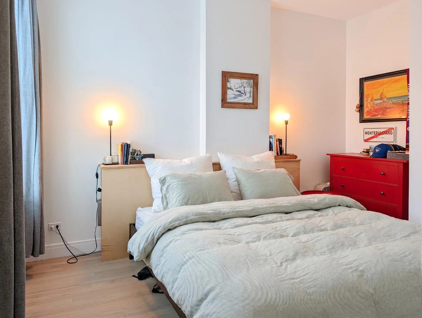 20 Architect's Apartment - Bed 01 03.jpg