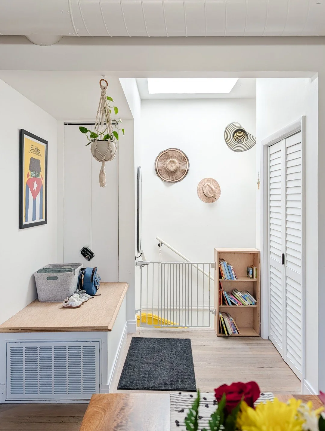 26 Architect's Apartment - Entry 01.jpg