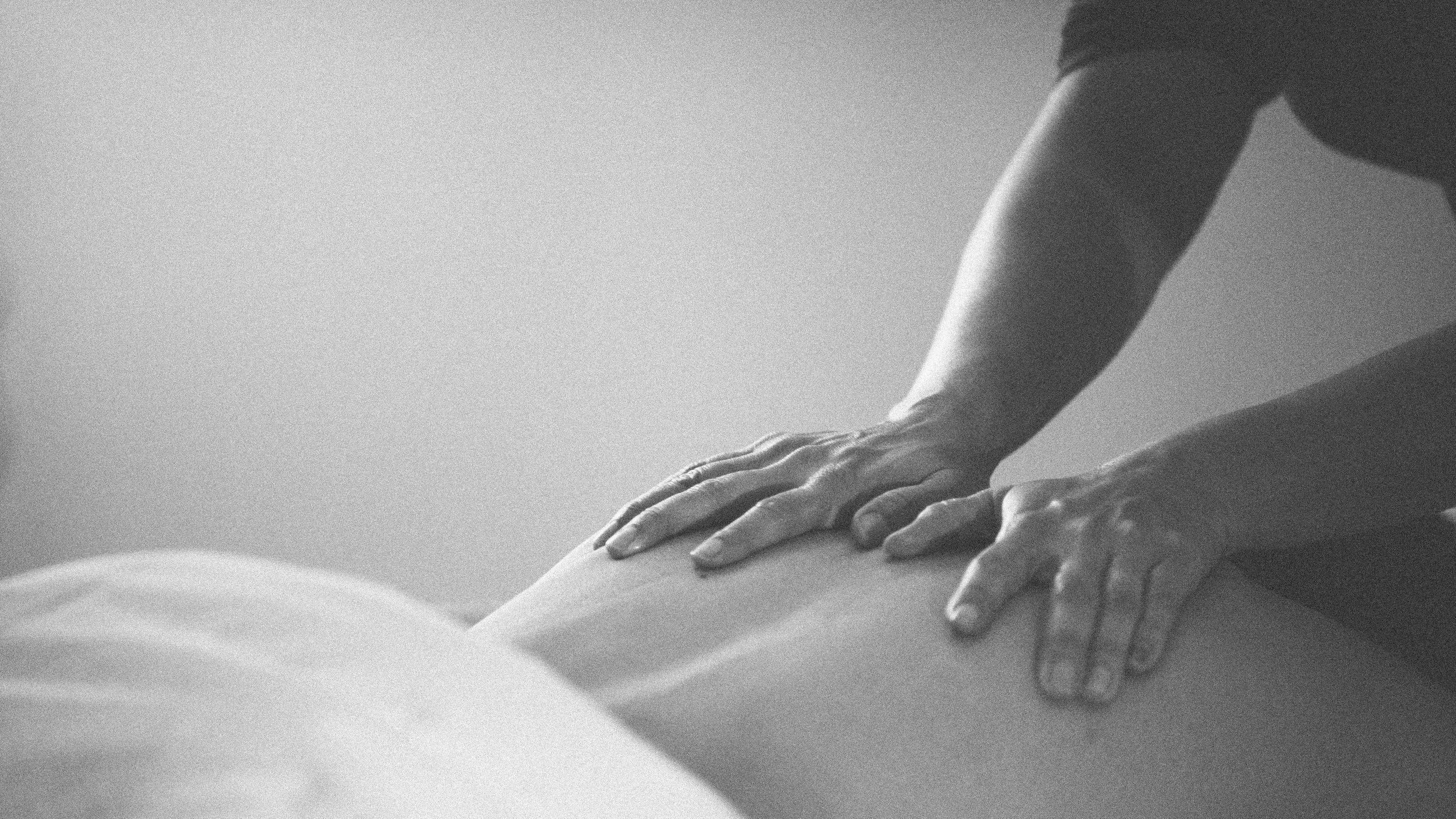 ELHilo_BW_MASSAGE_KodakTMax3200+ (1 of 1).jpg