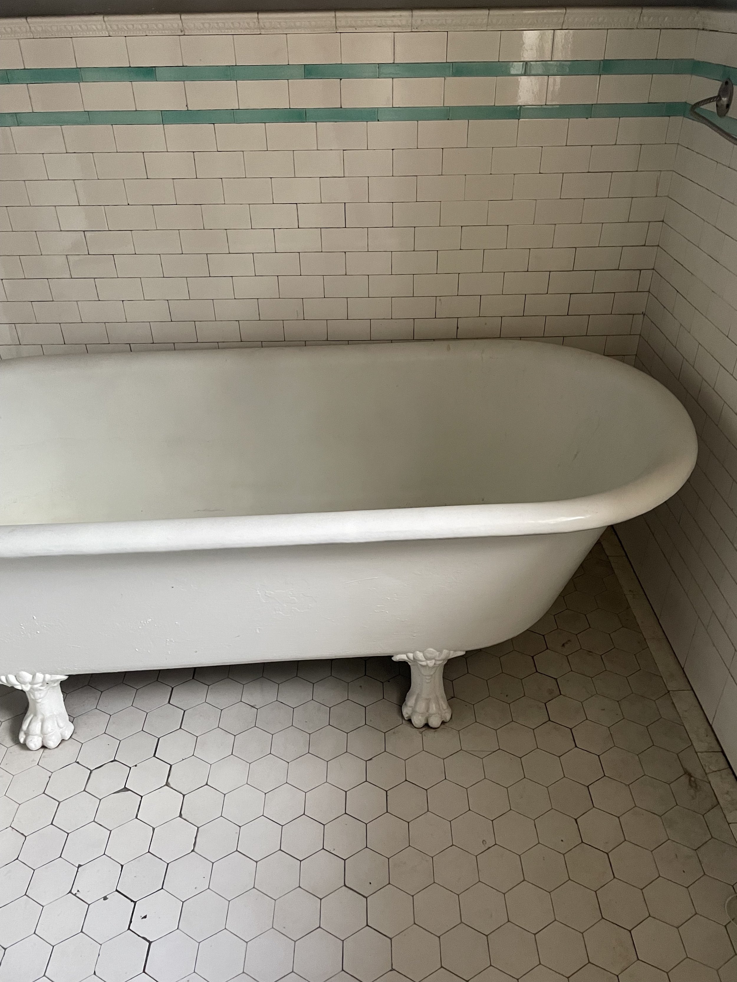 vintage clawfoot tub.jpg
