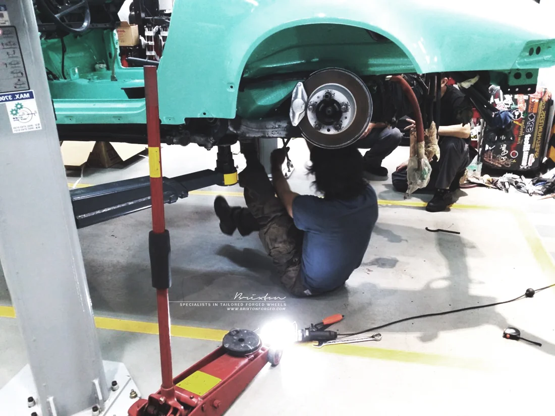 Inspecting the suspension & chassis.