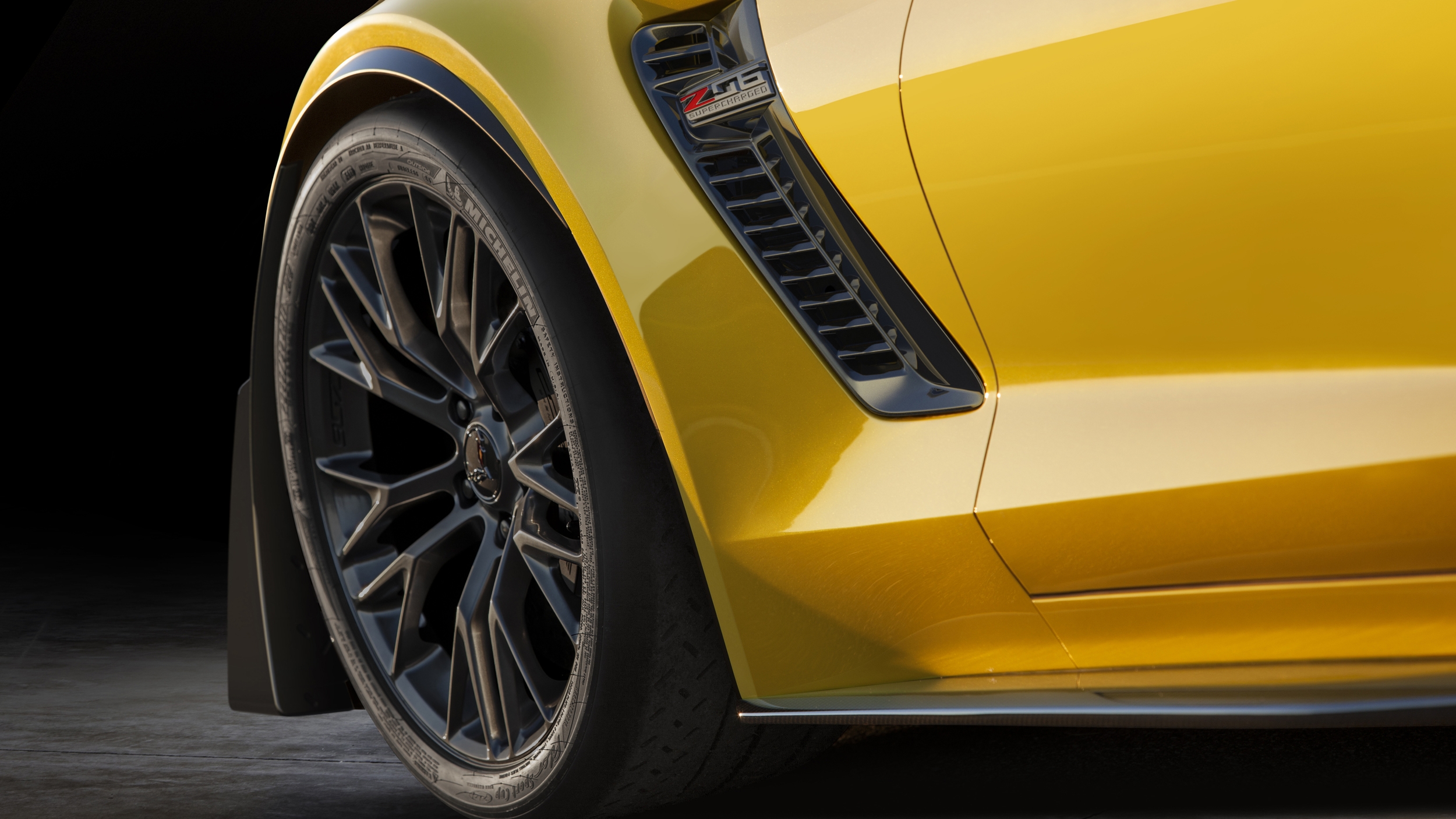 2015-Chevrolet-CorvetteZ06-001.jpg