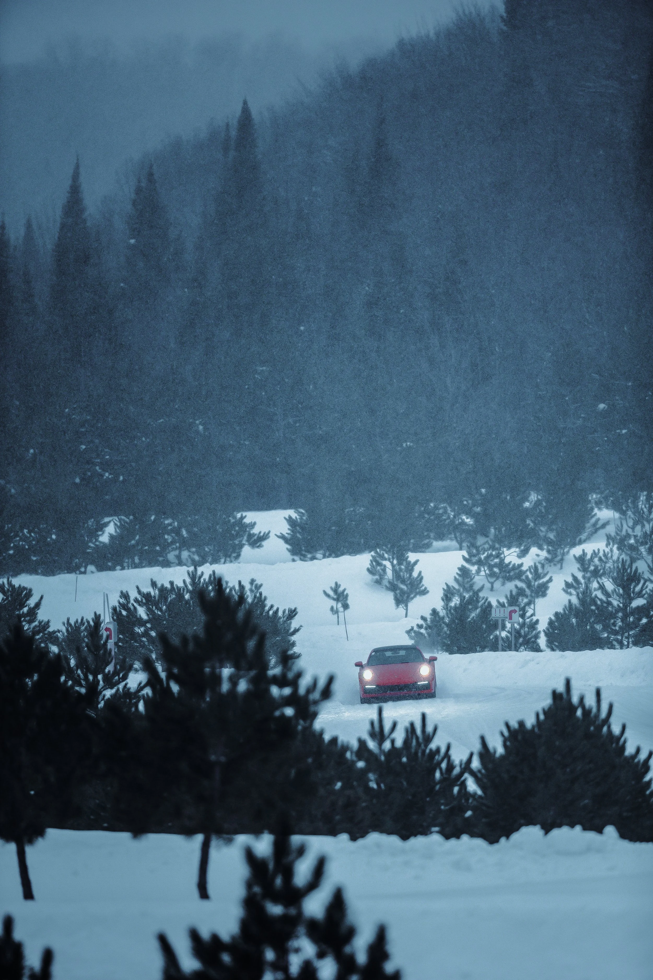 20220202_Porsche Canada_ice experience_Mecaglisse_Lenssen Photo-23564.jpg