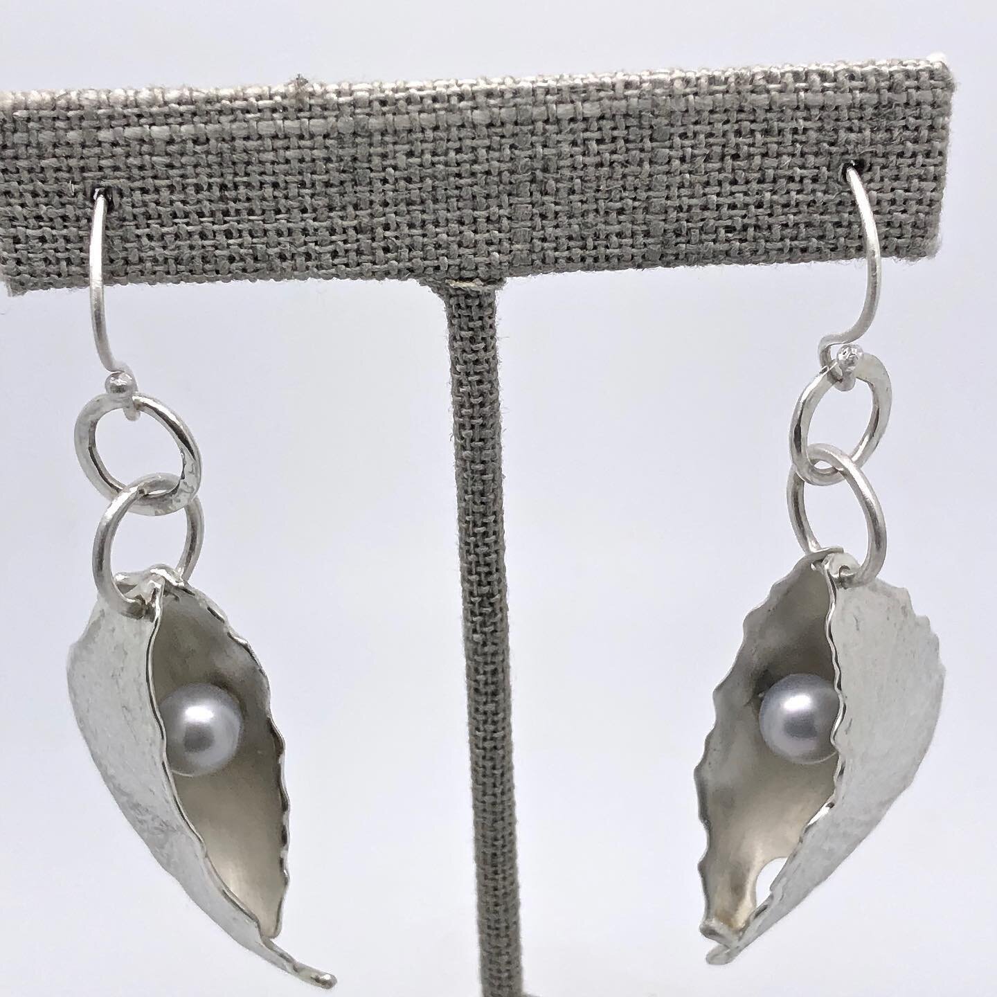 Pearl dangles.... summer fun!
#classicpearls #leagueofnhcraftsmen #handwroughtjewelry #argentiumearrings #argentiumsilver #silversmithingandjewellery #leagueofnhcraftsmensfair #summerjewellery #jewelrydesigner #jewelryaddicts #createjewelry