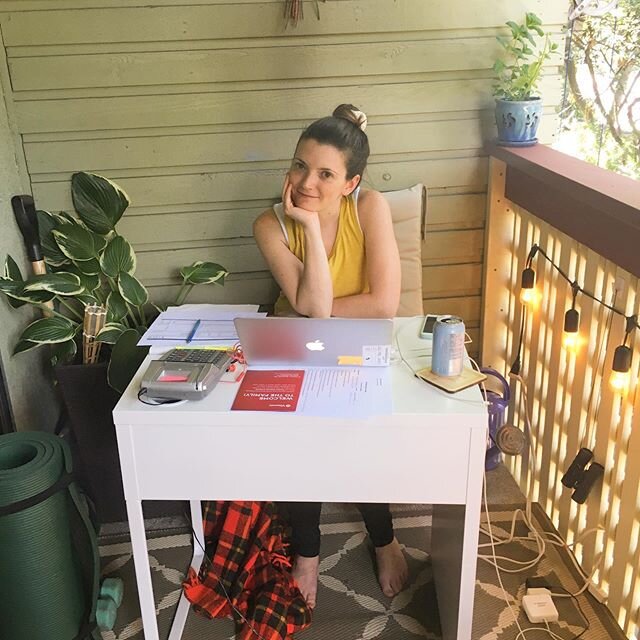 @slugosaurus moved her workspace outside this week. She&rsquo;s a professional lass with class and sass.