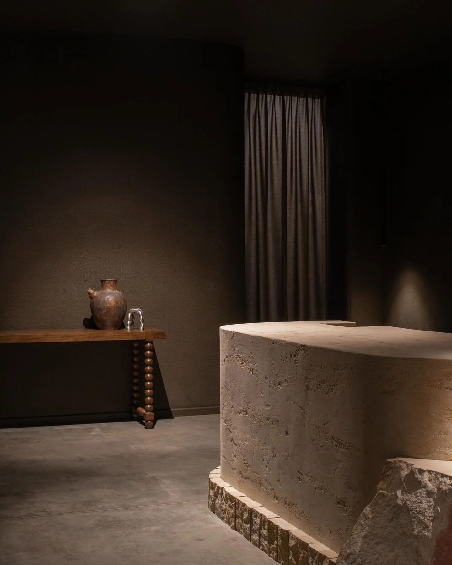 Mood lighting at @emberbathhouse for @studio.traces 🧘