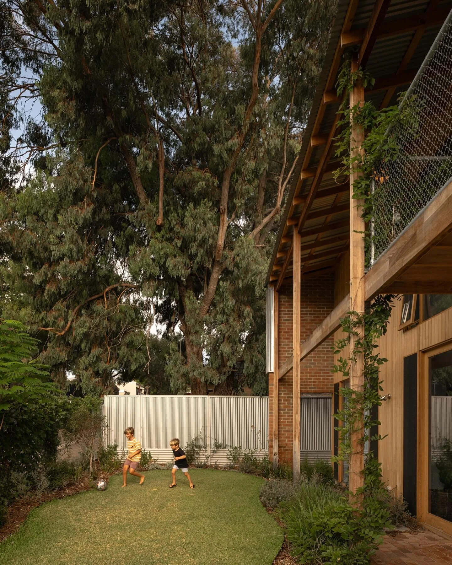 Farrier Lane House featured in this months @sanctuarymag - by @matt_mdcarchitects 🔥