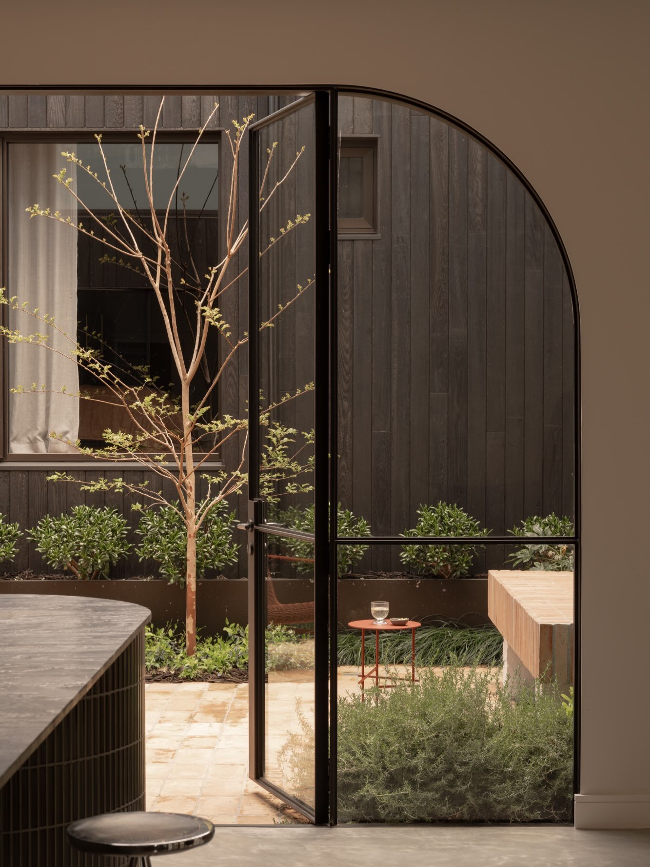 Shou Sugi Ban House, Claremont for @sandyanghie_architect

Landscape @robertfinnielandscapedesign 
Styling @jessicaalice_design