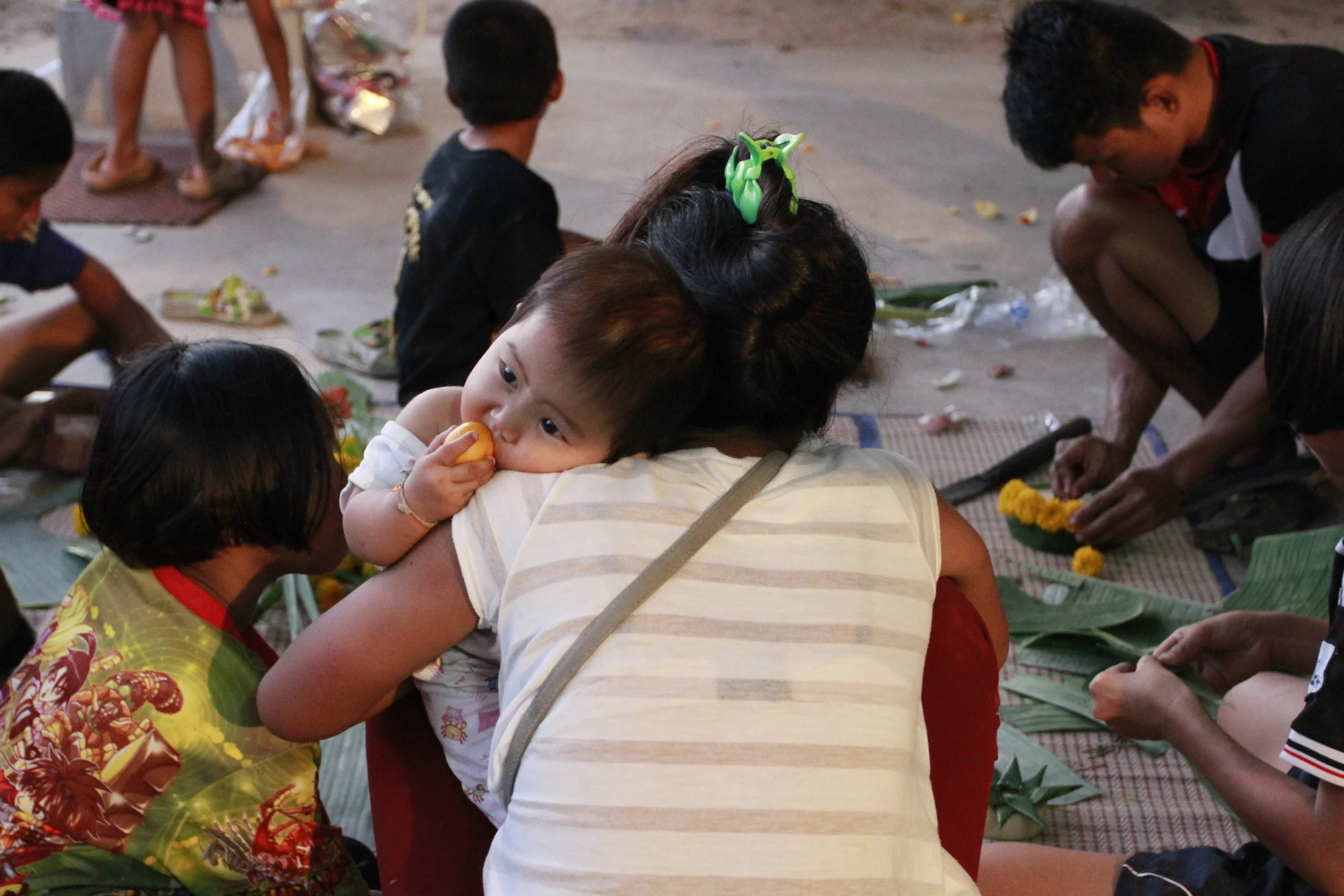 The whole family working together to make Krathongs