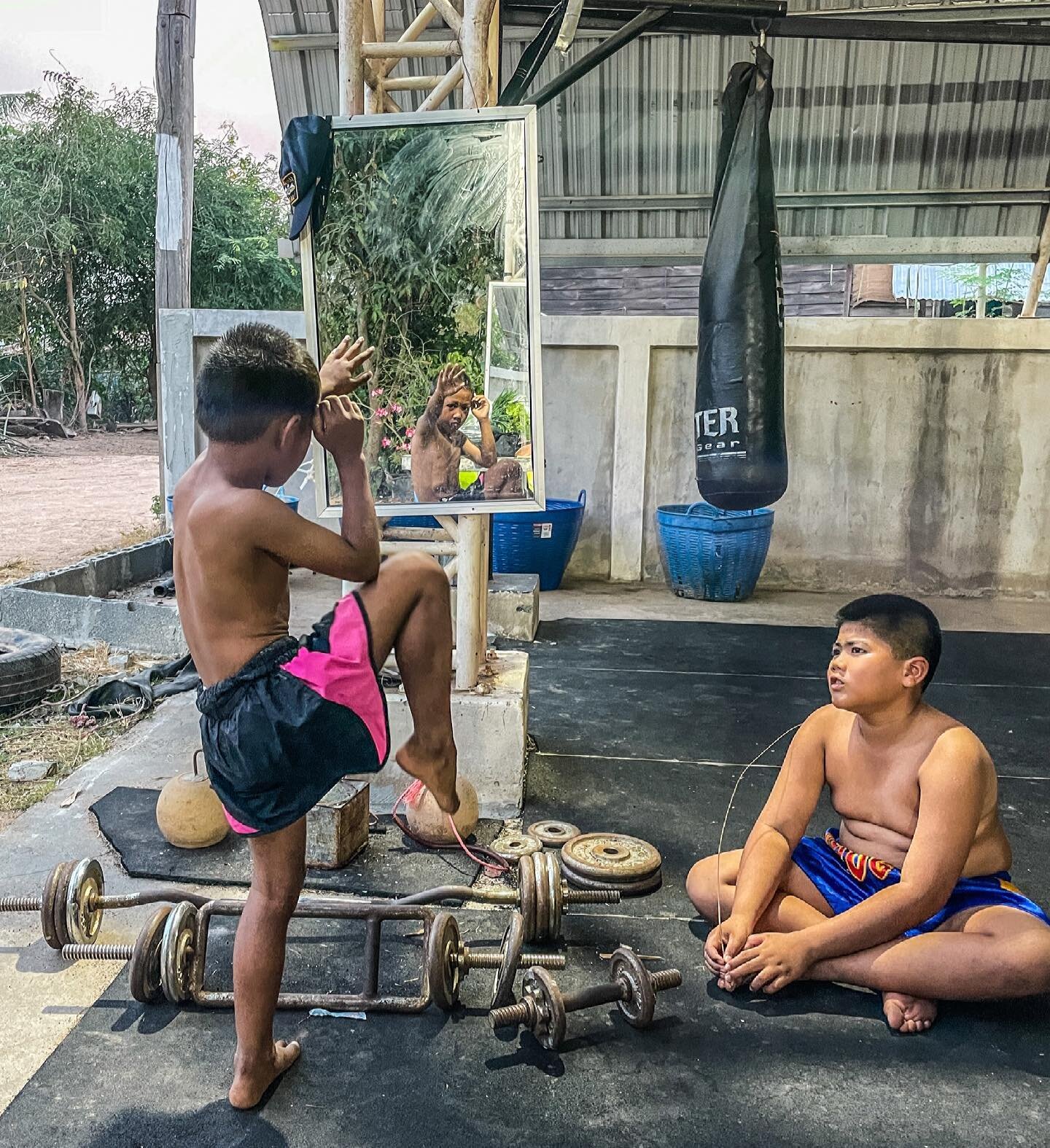 After a spectacular career, Captain has decided to focus all of his energy on being a trainer. The dedication he provides to his young charges is unparalleled.
.
.
.
.
.
.
.
.
#fightback #fightfate #fightpoverty #worwatthana #unrelentlessopponent #me