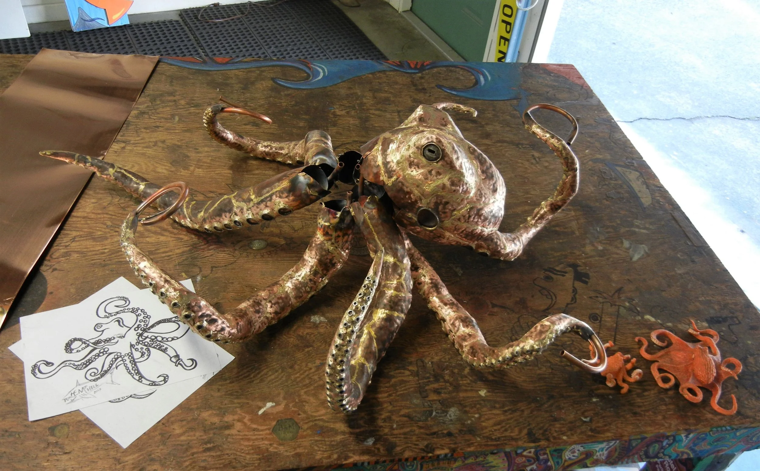  Adding the head piece really brings entire piece together, getting very close now, one more arm to go. 