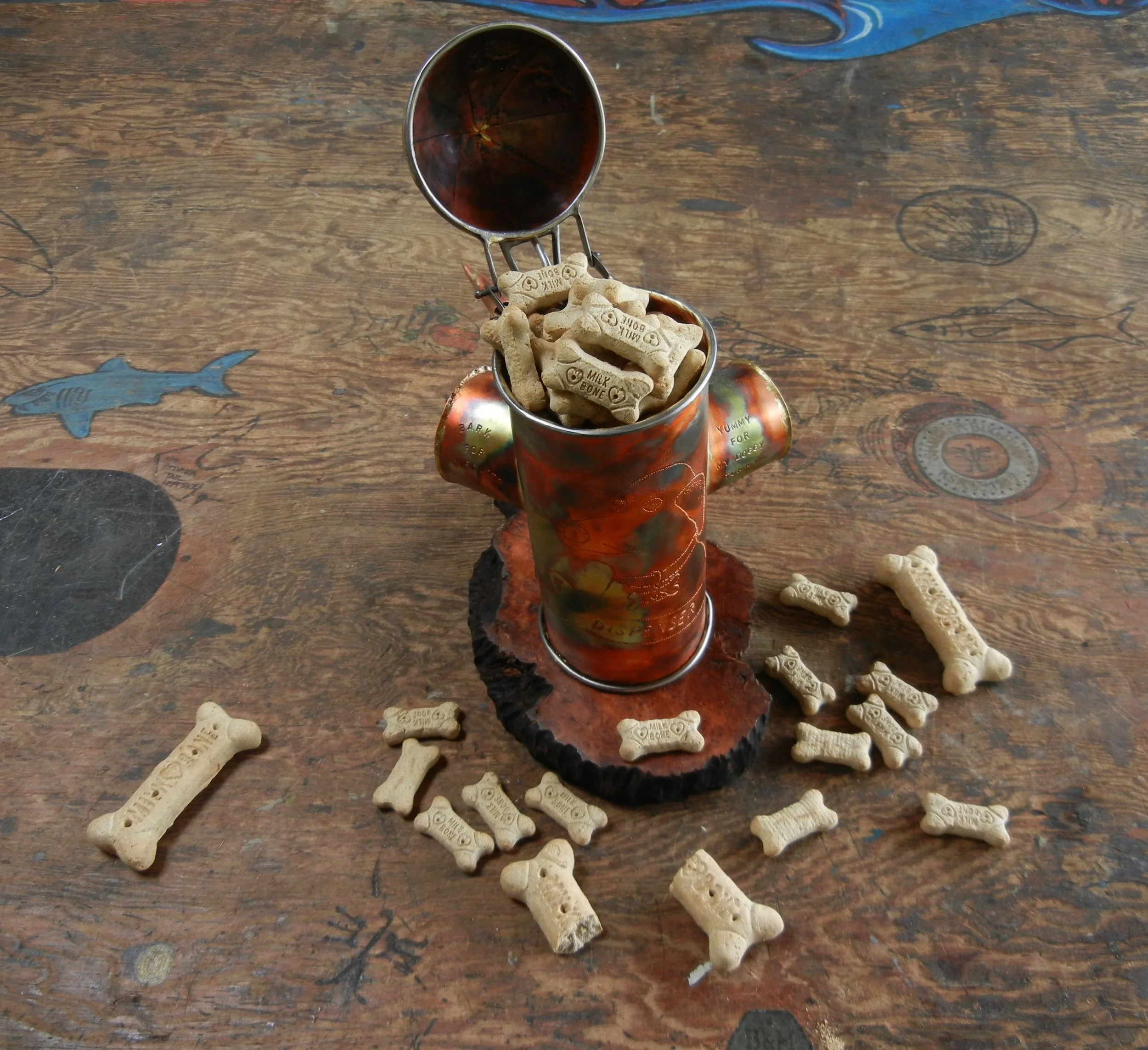  Stuffed to the brim, bark on dogs! 