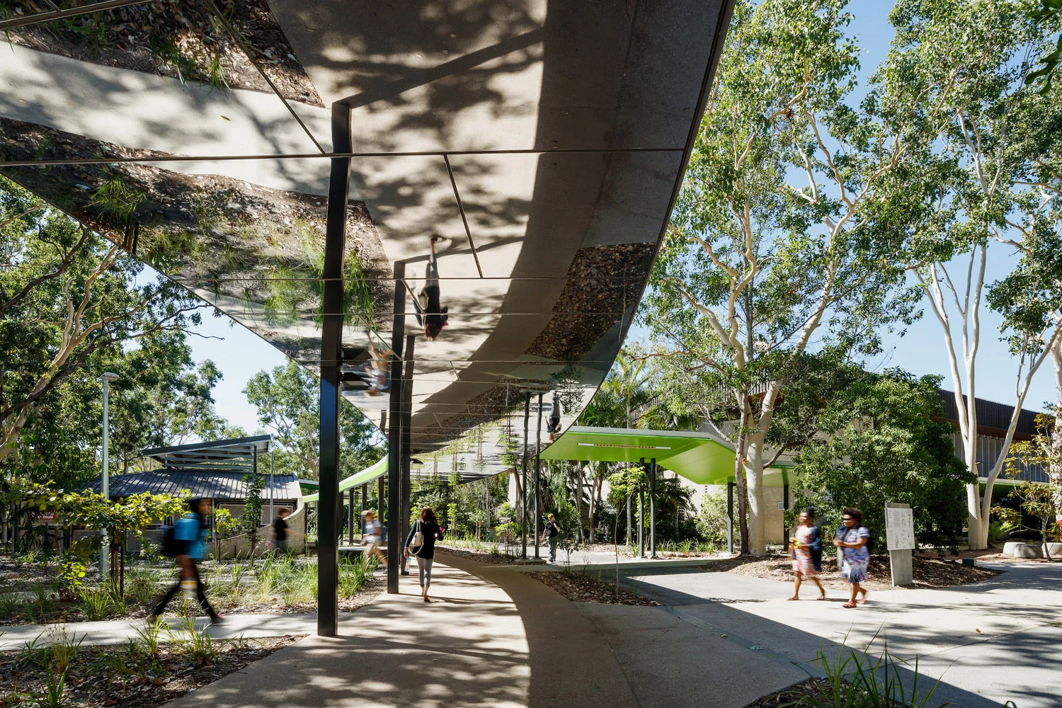 jcu-verandah-walk.150.jpg