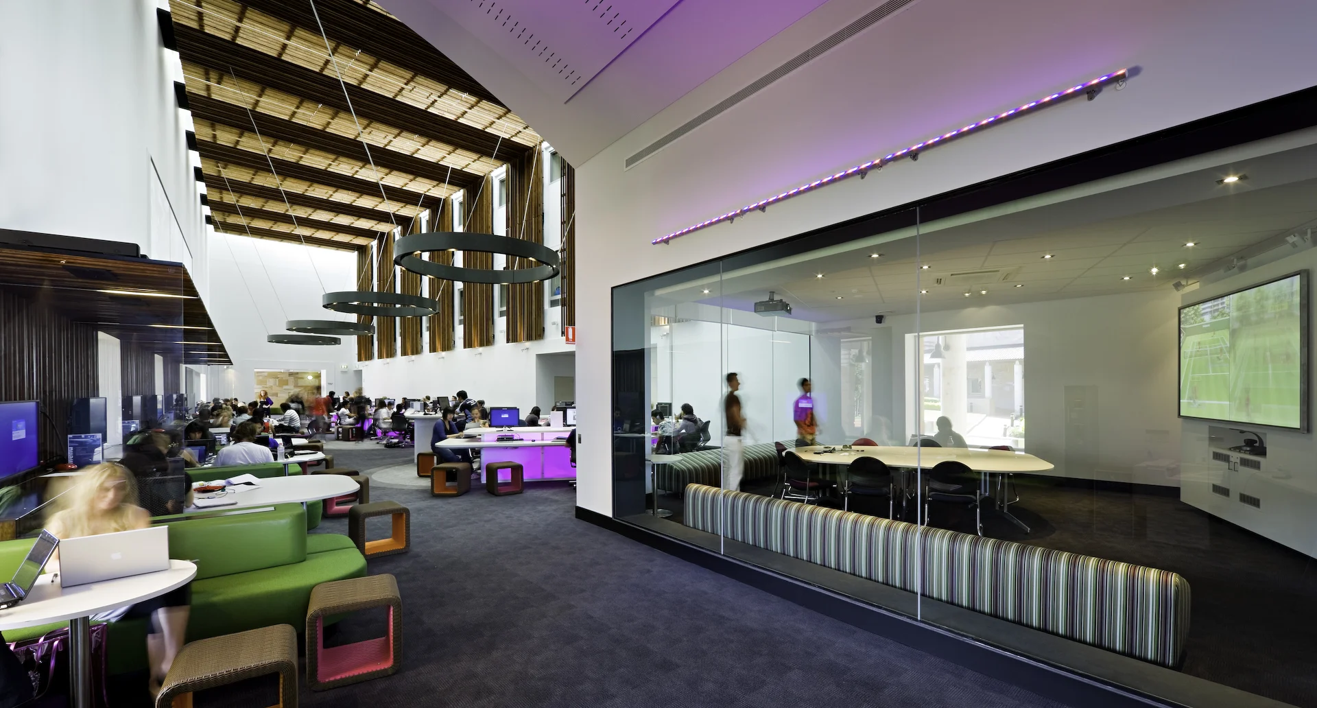 Social Learning Spaces; Bond University, Balnaves Multimedia Learning Centre
