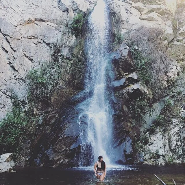 🏔🍂 Spent the last Saturday of the Decade with some of my favorite peeps. @caolouna @cuthbort #dontgochasingwaterfalls #waterfalls #cali #califortheweather #gooutside #nature #hike #walkabout #familia