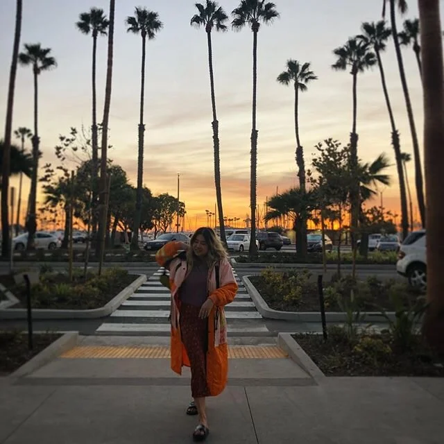 🟠🟡🔸🍊🌅🔥✨ Matching the sunset with my outfit⚡️
.
.
#candid #2020 #noedit #nofilterneeded #sunset #freepeople #wildfable #longbeach #streetstyle #naples 📷 @caolouna