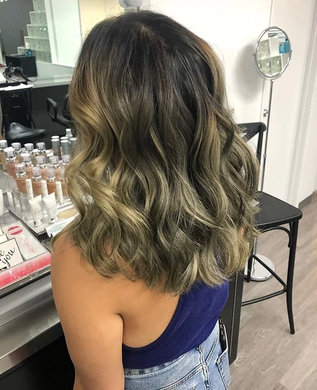 ✨New Year; New hair 💇🏼&zwj;♀️✨ (swipe to see the before and after) Loving my new hair color...!!! &ldquo;Loving&rdquo; is an understatement ❤️❤️❤️ #hair #love #highlights #lowlights #blend #2020 @hair_by_nataliesmall