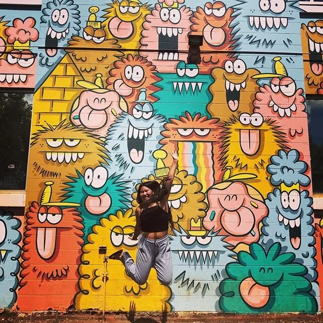 ❤️🙌🏽 Happy Birthday to my BFF &amp; Little Sister. Can&rsquo;t believe you are already 20...!?!? 🤔 Wait that makes me...? 😹😹😹 #sistersister #love #hawaii #ohana #family #hbd #candid #kevinlyons #mural @caolouna