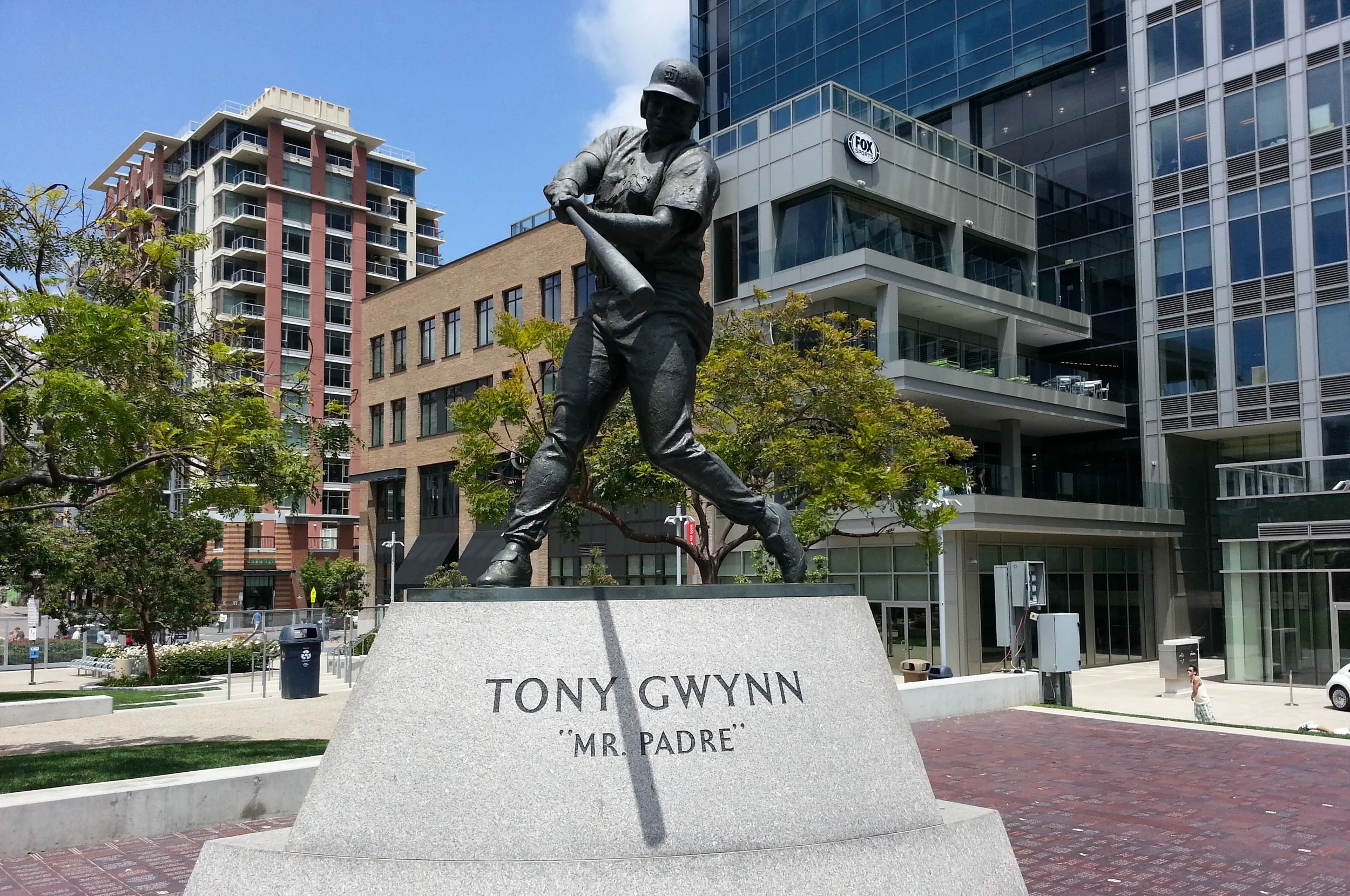 Tony-Gwynn-Statue-photo-by-The-Hopfather.jpg