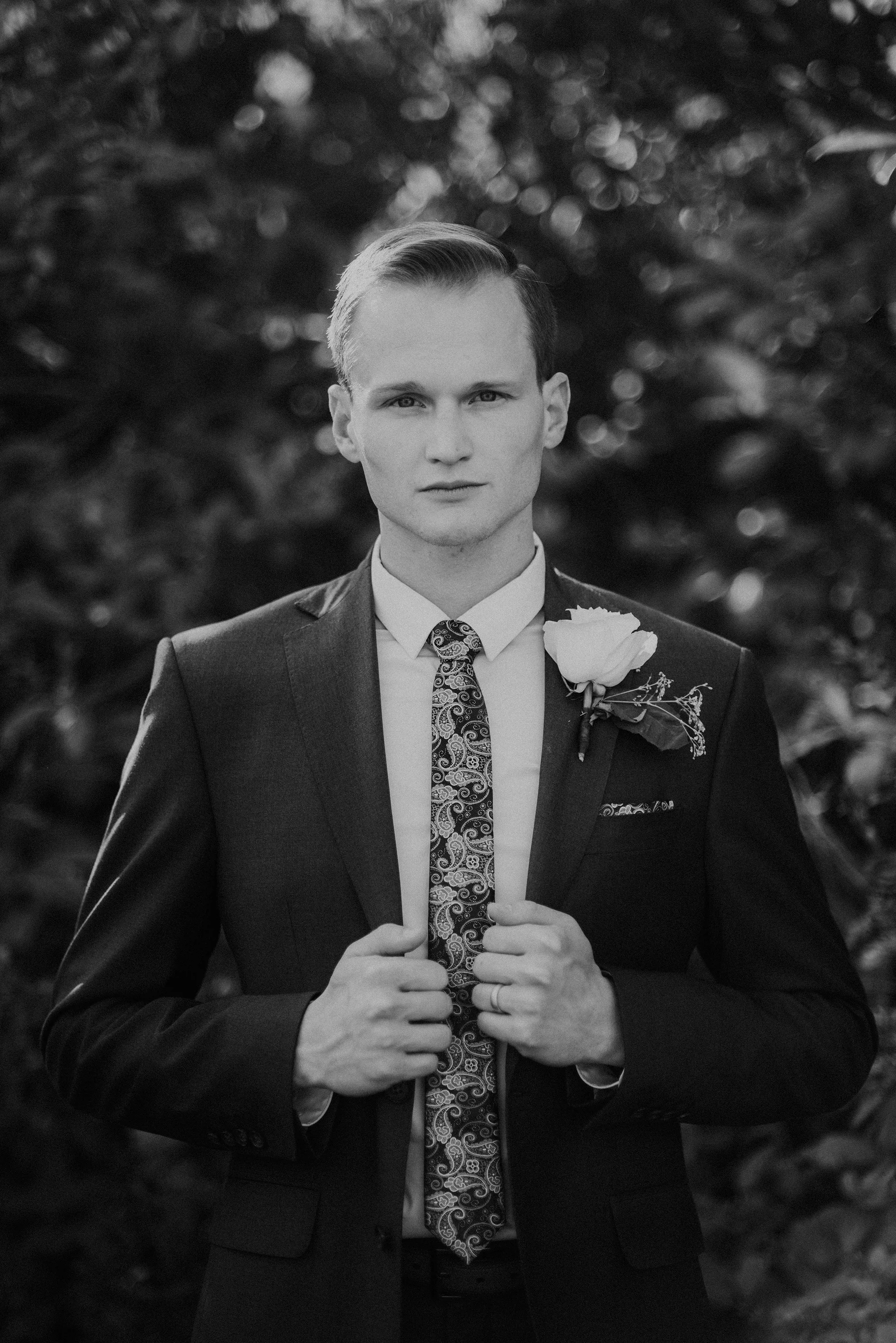 Saskatoon wedding photographer. Intimate weddings and elopements. Capturing the beauty of your love story, as it is.