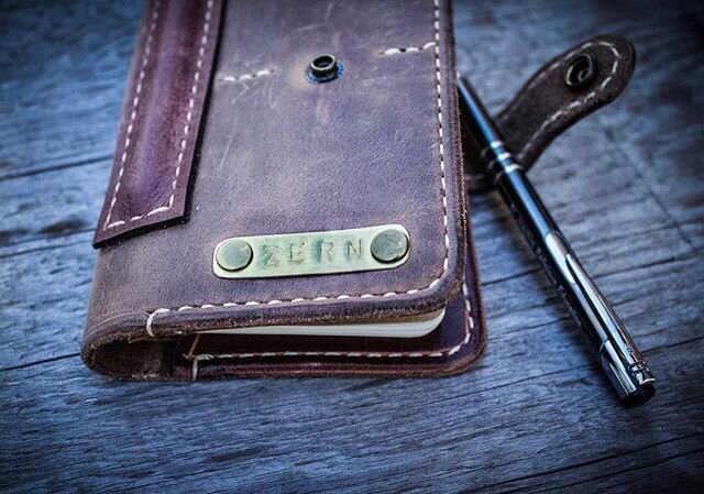 The academic , perfect for travel ... #passport #molskine #fieldnotes #edc #mensfashion #mensware #leatherwork #handstitched #saddlestitch #brass #vintagelook #distressedleather #wallet #cardwallet #rusticdecor