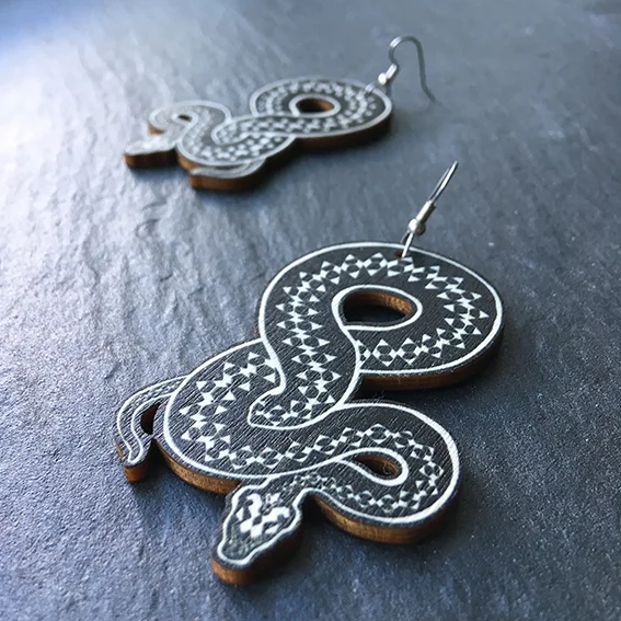 black adder earring_net.jpg