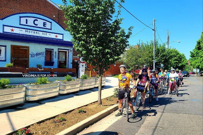 Memorial Day 🚴🏾 Ride 🇺🇸 💥 🌭 &hellip;simply amazing!
.
.
.
.
#mmmgoodies #frozencustard #VisitALX #virginiaisforlovers #oldtownalexandria #alexandriava #alexandria #foodporn#dcfoodporn #extraordinaryalx #washingtondc #virginia #alexandriavirgini