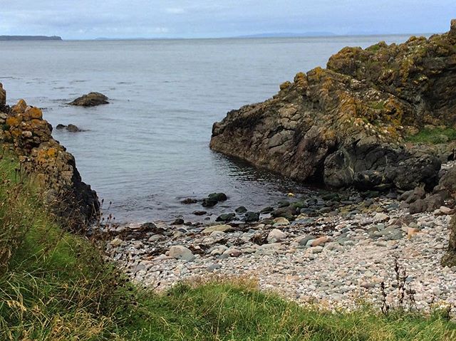 Any #gameofthrones fans out there? Bathlodge is the perfect base if you want to explore #GoTs country and see most of the film locations that were used.

Anyone know which scene this pebble beach was used for?

#bathlodge #ballycastle #antrimcoastand
