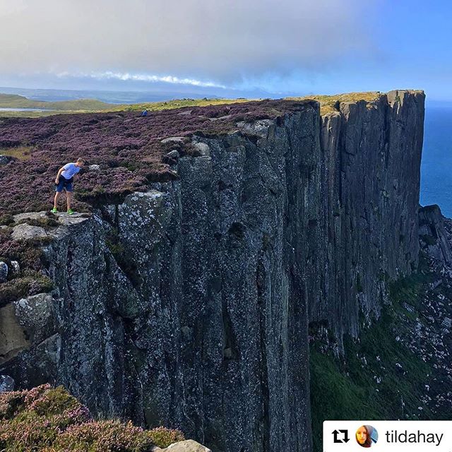 This week's guests went to check out Fair Head, 600ft of sheer cliff just a few miles east of #bathlodge. Thanks to @tildahay for the awesome shot

#bathlodgers #ballycastle #antrimcoast #fairhead #glensofantrim #heather #nature #discoverireland #lov