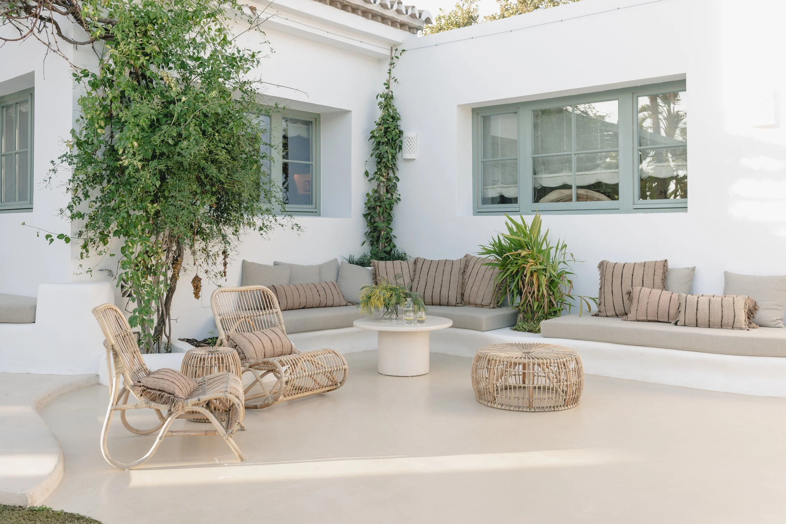 Viluz_Pool terrace.jpg