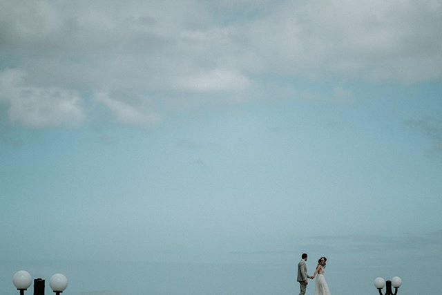 ⁣
Of lovers and lampposts ⁣
⁣
Thanks a lot to master @ferjuaristi for being our first mentor on the first day of shooting at the @caldera_workshop!⁣
⁣
&mdash;⁣
⠀⠀⠀⠀⠀⠀⠀⠀⠀⁣
Models: @stef_pan⁣_⁣
Planners: @divineweddingssantorini⁣
Dresses: @alexiakirmit