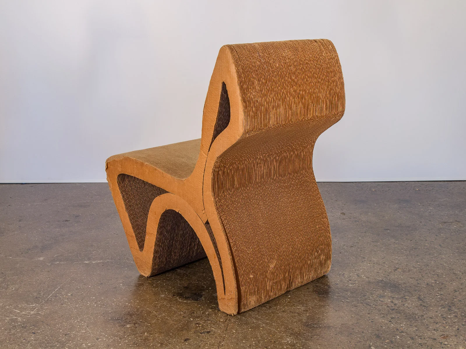 open_air_modern_frank_gehry_cardboard_chair-4.jpg